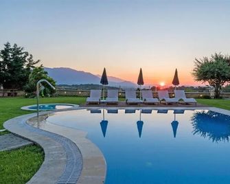 Villa Zeus - Roustika - Piscina