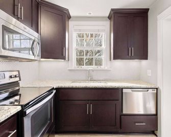 Cottage Charm | Private Rooftop Deck - Nashville - Cuisine