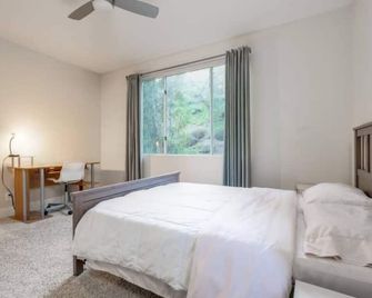 2 Bedroom 2 Bath Condo in Resort Style Complex - Month to Month Only - Aliso Viejo - Bedroom