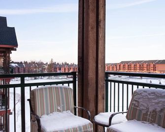 Glacier Canyon Resort With Free access to WaterParks and other Amenities - Baraboo - Balcón