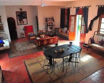 House Of Arts - Saint-Louis - Dining room