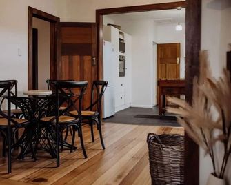 Cottage on Groom - St Marys Charm and Convenience! - Saint Marys - Dining room