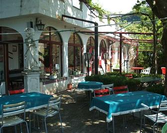 Guest House Pizzeria Pazza da Gianni - Stein am Rhein - Gebäude