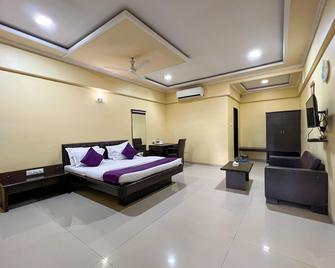 UK's Resort - Khopoli - Bedroom