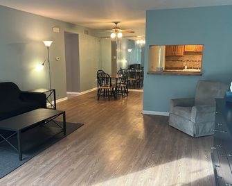 Private Quiet Apartment in Gated Community Close to River and Transportation - Philadelphia
