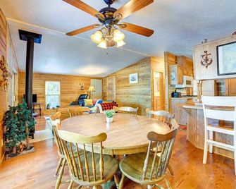 Lake Huron Cozy Cabin Escape w/ Sauna, Fire Pit, and Private Waterfront Access - Millersburg - Dining room