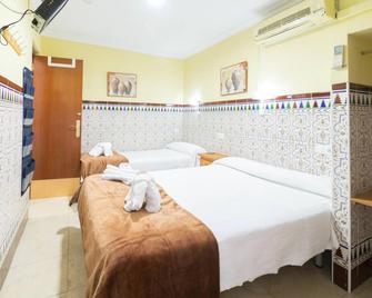 Hostal Florida - Seville - Bedroom