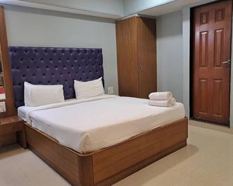 Hotel Cruz Royale - Mumbai - Bedroom