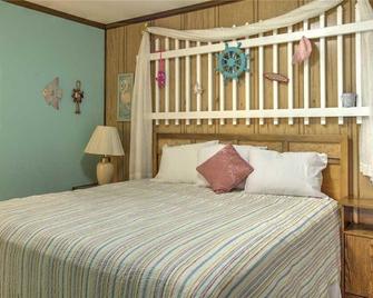 A Place at the Beach - Atlantic Beach - Bedroom