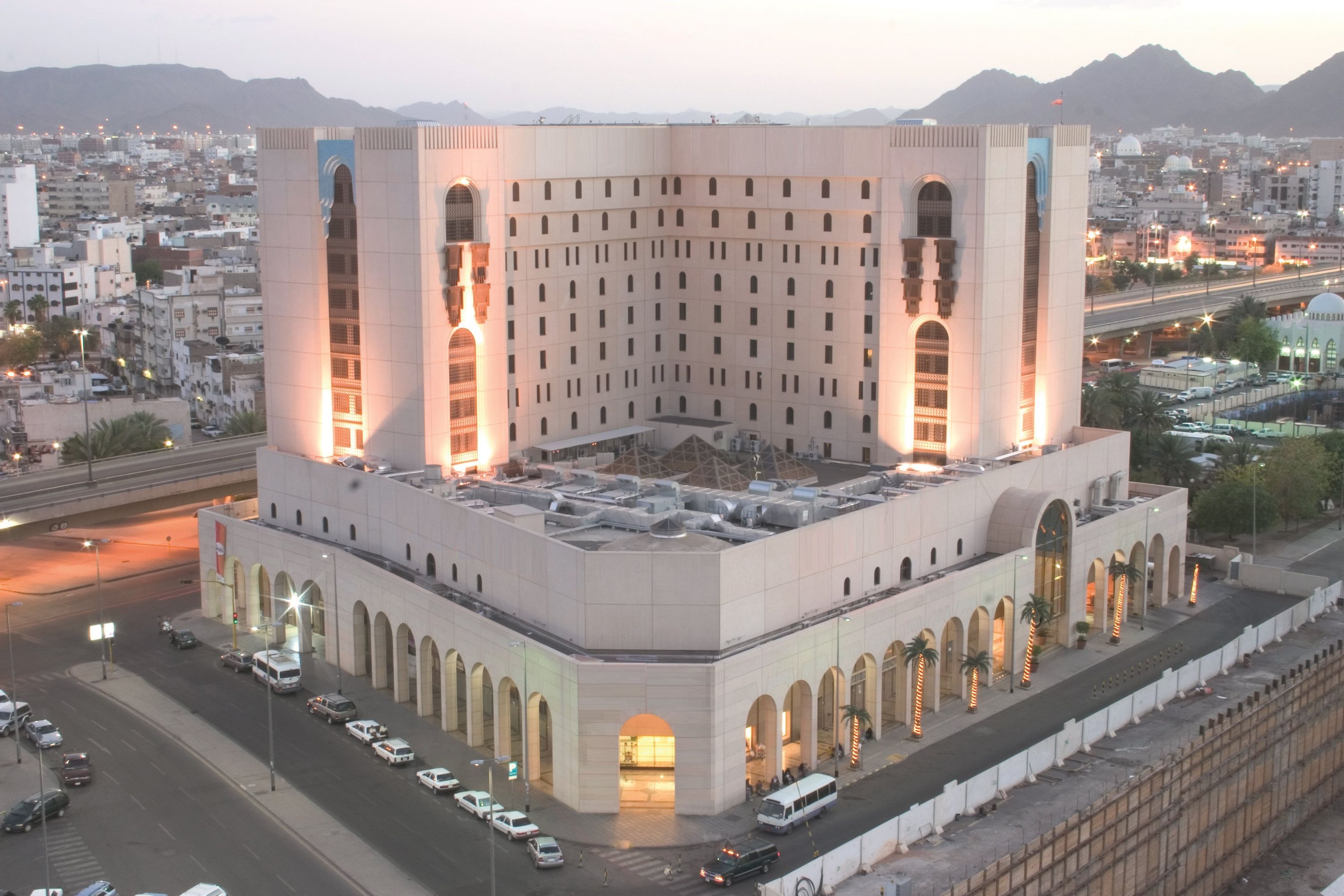 New Madinah Hotel by IHG - מדינה - בניין