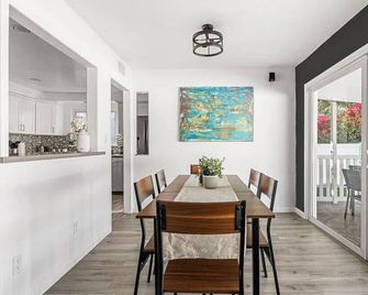 Love & Luxuryheart Shaped Pool Paradise - Los Angeles - Dining room