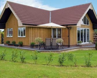 2 bedroom accommodation in Crickheath, near Oswestry - Llanymynech - Building