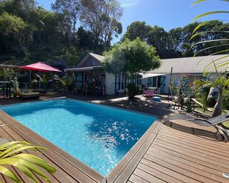 House with pool - Petite-Ile - Svømmebasseng