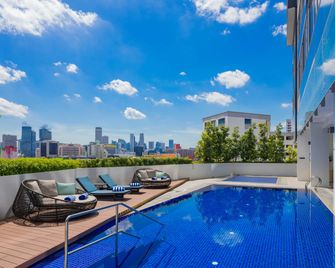 Hilton Garden Inn Singapore Serangoon - Singapore - בריכה