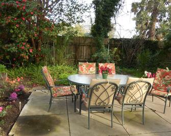 Beautifully Restored 1922 Craftsman Bungalow In A Prime Lodi Wine Tasting Area - Lodi - Patio