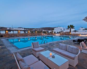 Yiannaki Hotel - Ornos - Pool