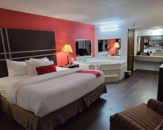 Ramada by Wyndham Mountain Home - Mountain Home - Schlafzimmer