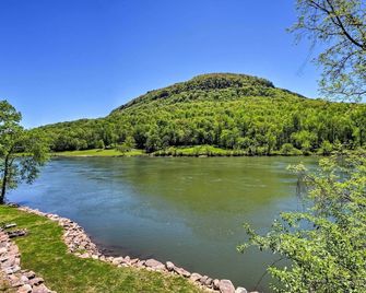 Cozy Cabin on Tenn River - 10 Mi to Chattanooga! - Chattanooga - Outdoor view