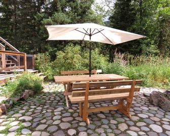 Spacious Vacation Rental for Large Groups in Mountains of British Columbia - New Hazelton - Patio