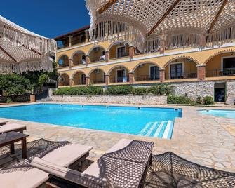 Apart Hotel Alex - Himare - Basen