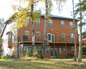 Alaska's Lake Lucille Bed & Breakfast - Wasilla - Building