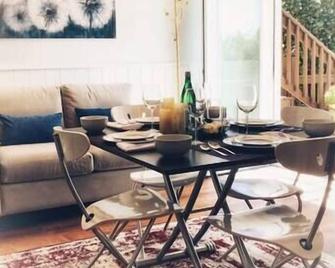 Cozy One Bedroom Apartment Near Childrens Hospital And Uw - Seattle - Dining room