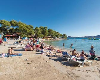 1 Bedroom Amazing Apartment In Biograd - Biograd na Moru - Strand
