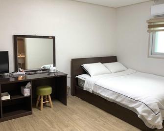 Gyeongju Roamers Stay - Gyeongju - Soverom