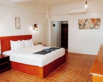 Charming bed & breakfast with WiFi, AC in fabulous Malay - Malay - Schlafzimmer