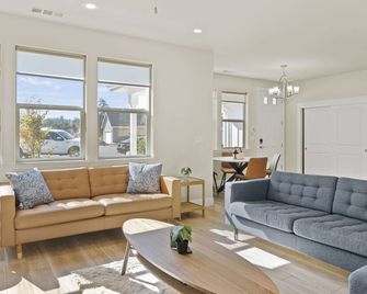 Newly Built Murphys Modern Retreat - Murphys - Sala de estar