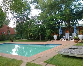 Gloria's Bed And Breakfast - Livingstone - Piscina