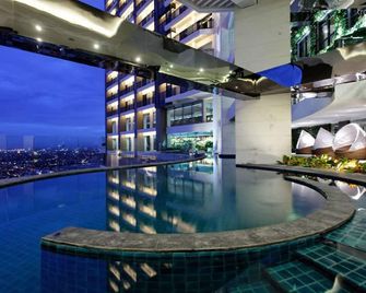 Seven Doors in Gramercy Makati - Manila - Piscina