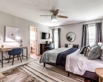Newly Renovated! - Charming Chaparral - Grapevine - Bedroom