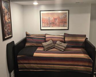 Stand Alone Studio, Free Off Street Parking, Walkable 2 Downtown, Beautiful Area - Cincinnati - Soggiorno