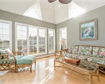 New! One Of Largest Pools In Stone Harbor 6 Br Luxury Home/ Steps To Best Beach - Stone Harbor - Living room