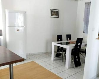 Comfortable 5-room apartment - Neuville-sur-Saône - Dining room