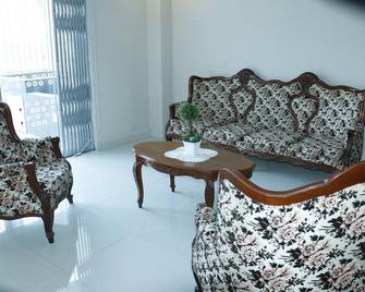 Hotel Palmas Reales - Trujillo - Sala de estar