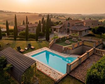 Casale Fienile 8, Emma Villas - Lajatico - Basen