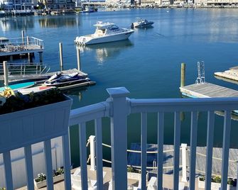 The Penthouse at Shelter Haven - Amazing Water Views - Stone Harbor - Balcón