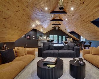 Lux Heated Pool, Pickleball, Hot Tub Sauna, Arcade - Canadensis - Lounge