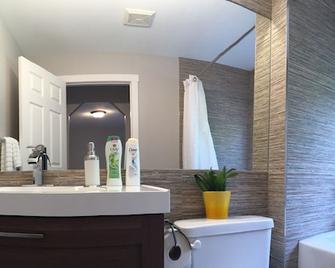 Radium Escape At Eagle Crest Villas - Radium Hot Springs - Bathroom