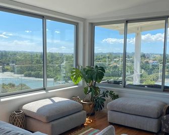 Stylish modern home with spectacular views, close to town and Bay of Islands. - Kerikeri - Salon