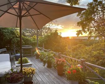 Charming Waterfront English Cottage With Private Bay Beach In A Nature Preserve - Riverhead - Patio