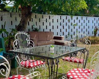 Habitacion en Carrasco, cerca del aeropuerto - מונטווידאו - פטיו