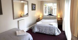 The Willows - Stratford-upon-Avon - Bedroom