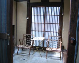 Small World Guest House - Hostel - Kioto - Balkon