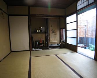 Small World Guest House - Hostel - Kyoto - Room amenity