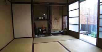 Small World Guest House - Hostel - Quioto - Comodidade do quarto