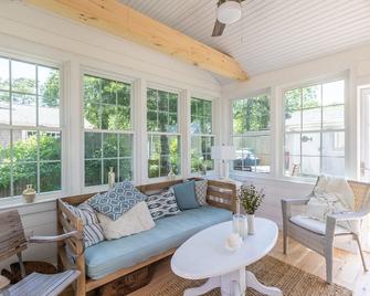 Welcome To Beach Bungalow - Close to South Village Beach - West Dennis - Living room