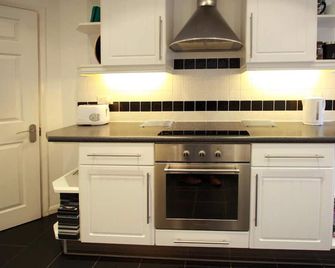 Abacus Bed and Breakfast, Blackwater, Hampshire - Camberley - Кухня